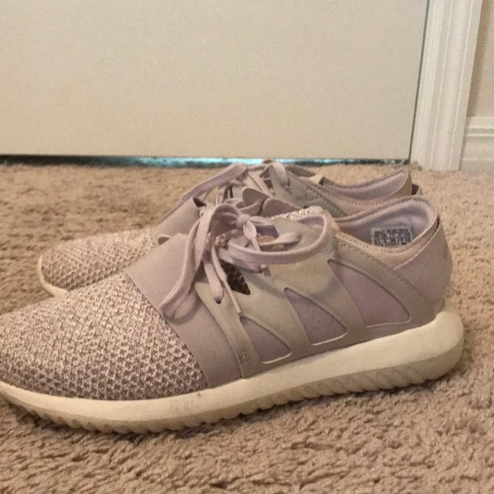 light purple adidas tennis shoes